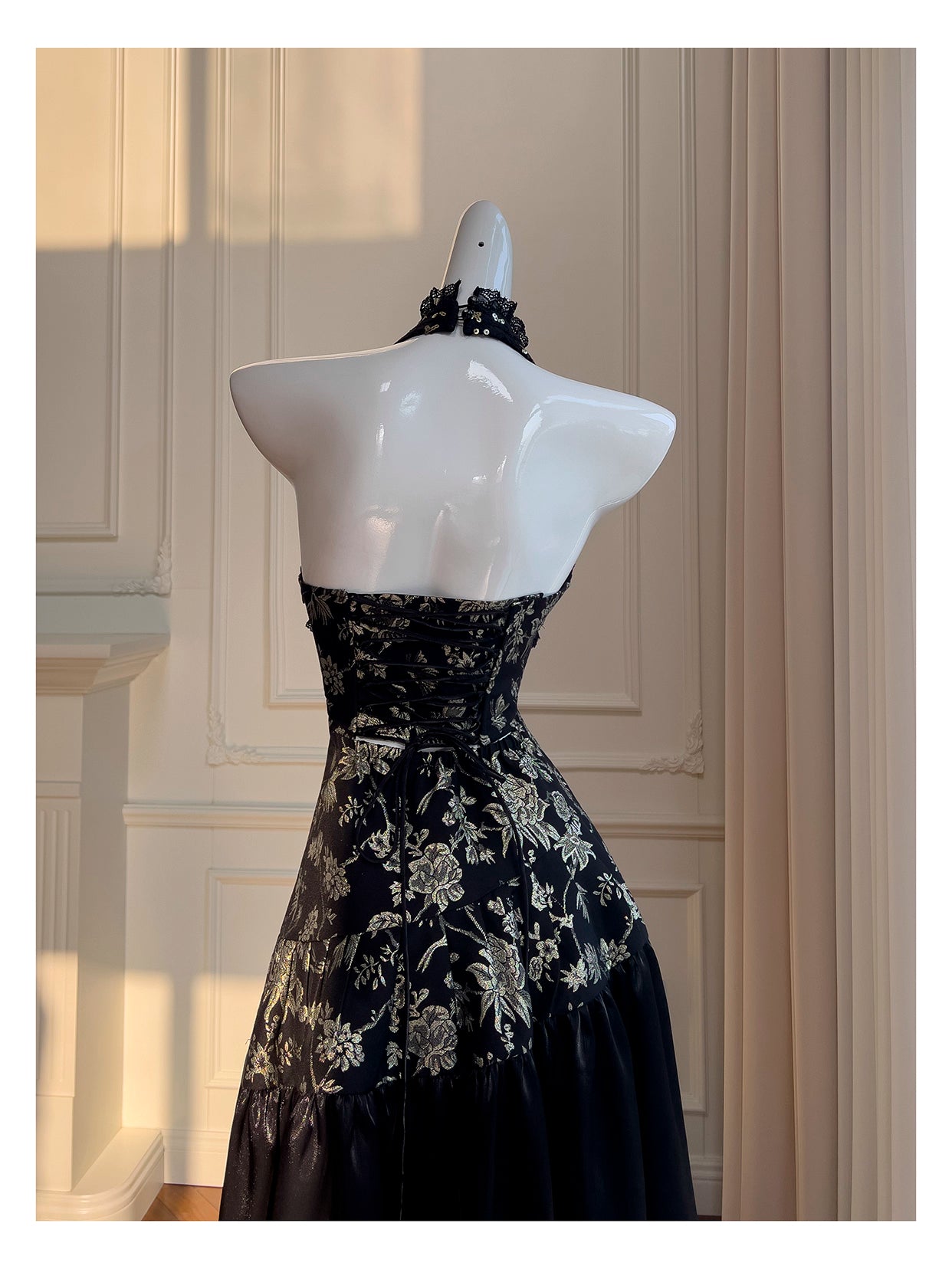 NiceVestidos-Homecoming-Kleid, Schwarz und Gold, Satin, Jacquard-Design, ärmellos, langes Kleid, rückenfrei, Neckholder, sexy Bankettkleid, nv5559