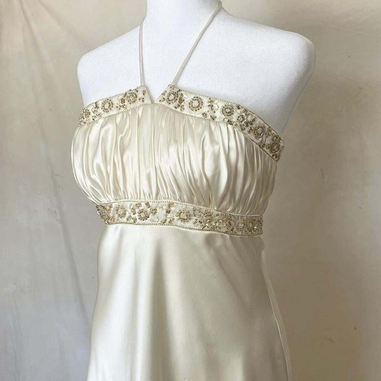 Cremefarbenes Satin-Ballkleid, atemberaubendes Maxikleid im Vintage-Stil mit zarten goldenen Perlenbesatz, nv4237