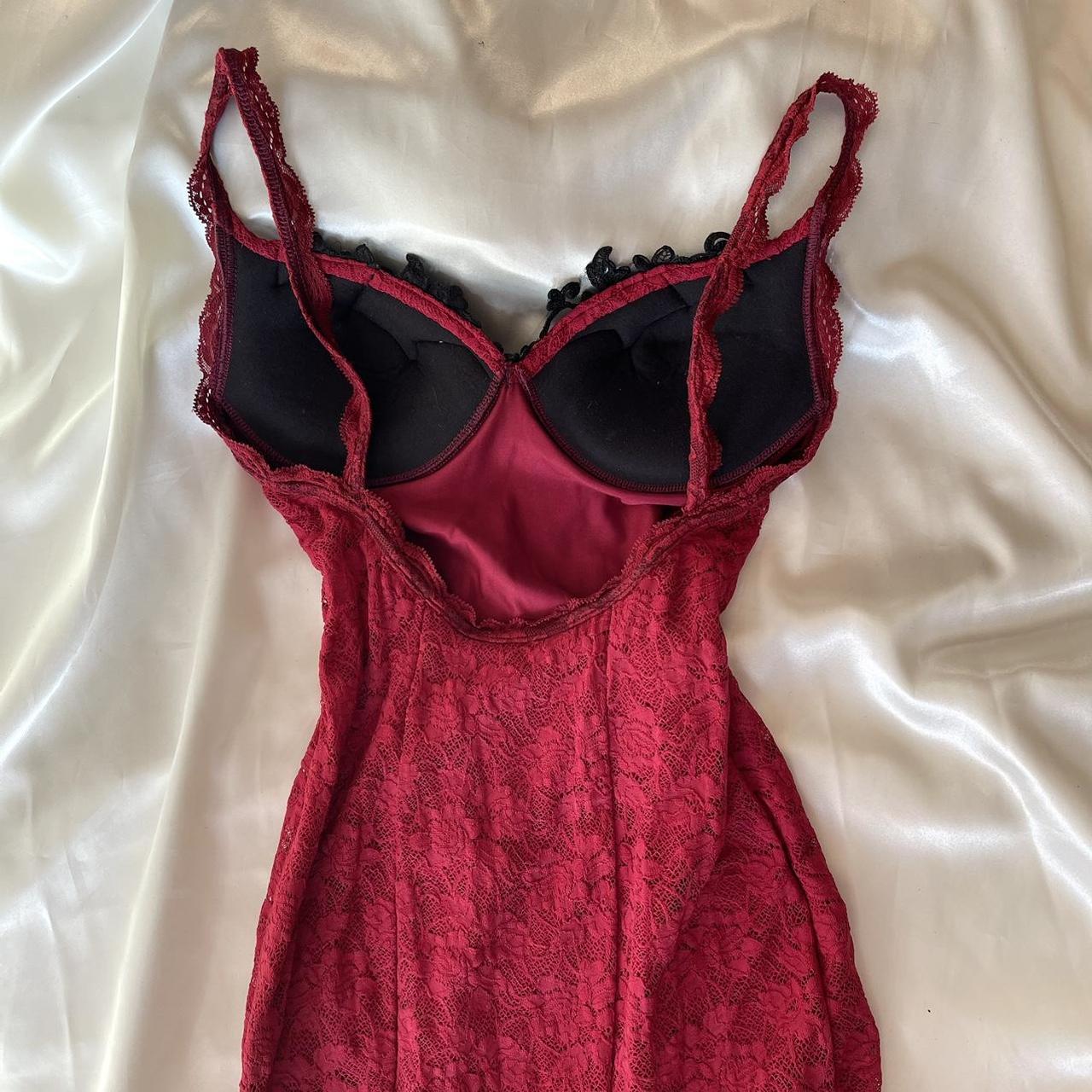 ♥️♠️♦️♣️Superbe robe de bal sirène moulante en dentelle rouge et noire délicate de style rétro-glam avec une fente sexy nv5382