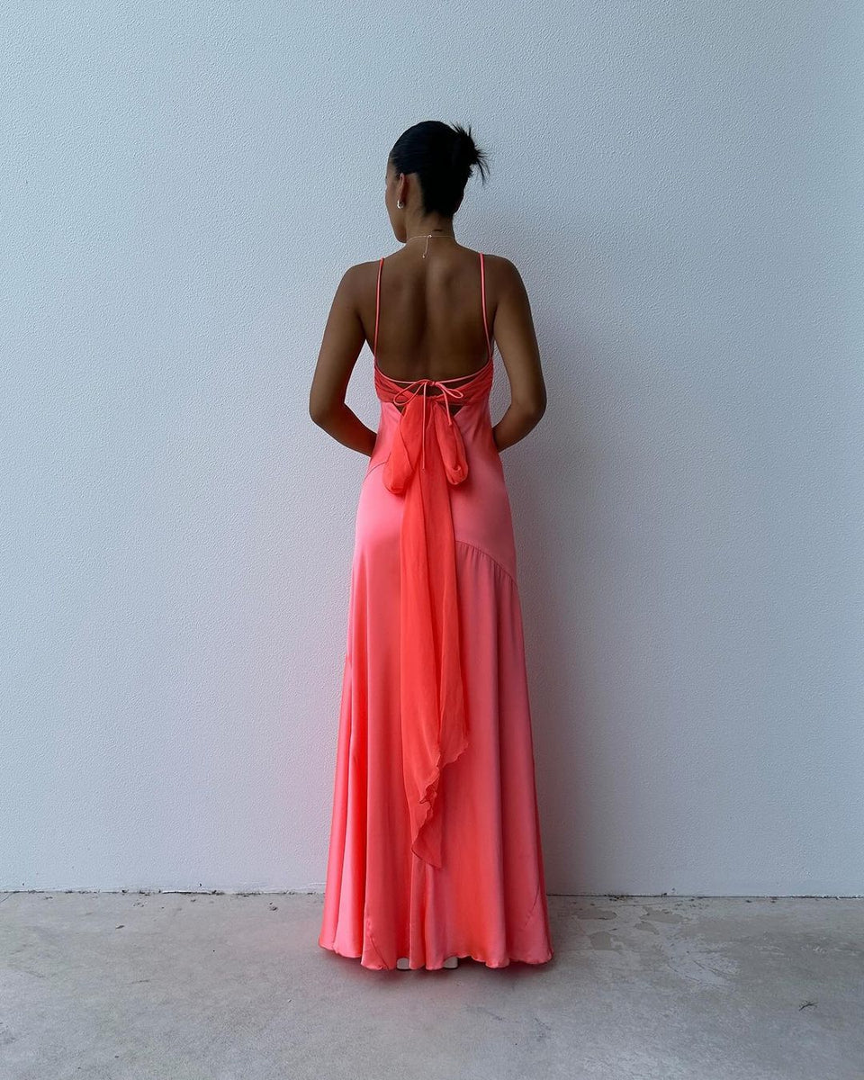 Pfirsichrosa Schlichtes, modisches, elegantes Spaghettiträger-A-Linien-Lang-Satin-Abschlussballkleid für Damen, Abendkleid, Hochzeitsgast-Partykleid, Ballkleid mit Seitenschlitzen, nv3928