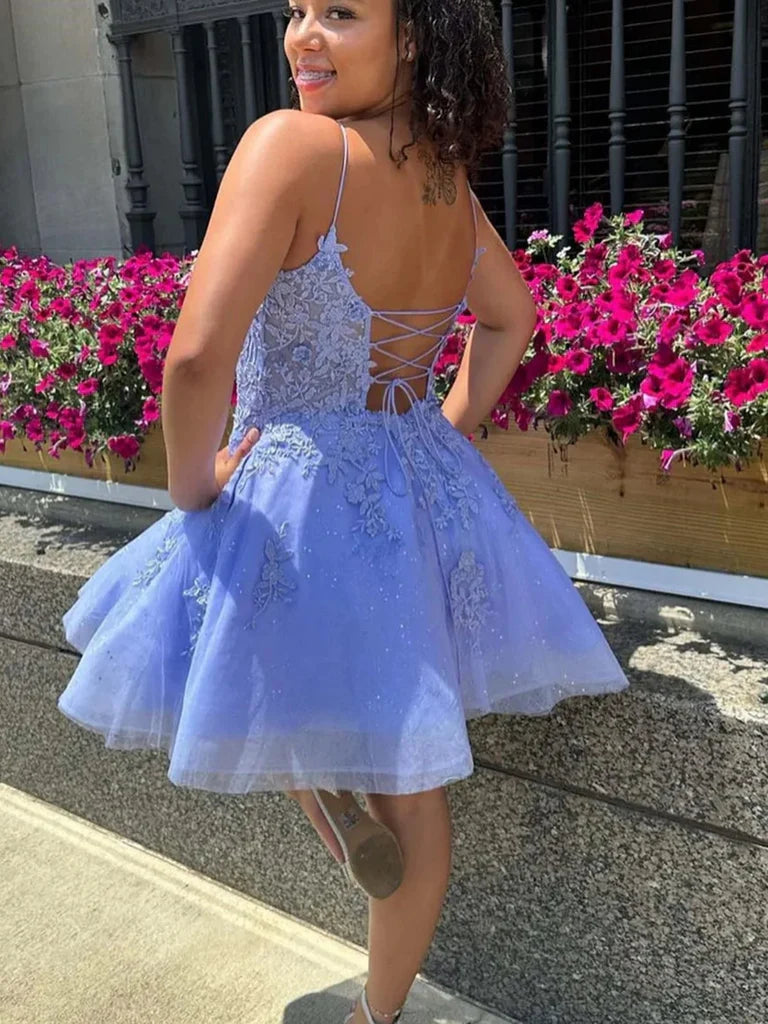 Prinzessin V-Ausschnitt Offener Rücken Hellblaue Spitze Ballkleider, Hellblaue Spitze Homecoming Kleider, Kurze Blaue Formale Abendkleider nv1473