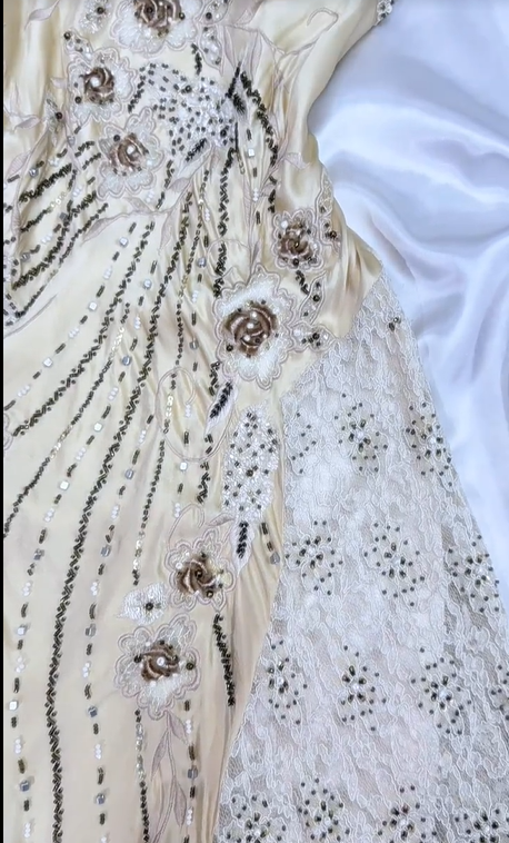 Robe de soirée courte en mousseline de soie jaune crème à fleurs et perles nv5134