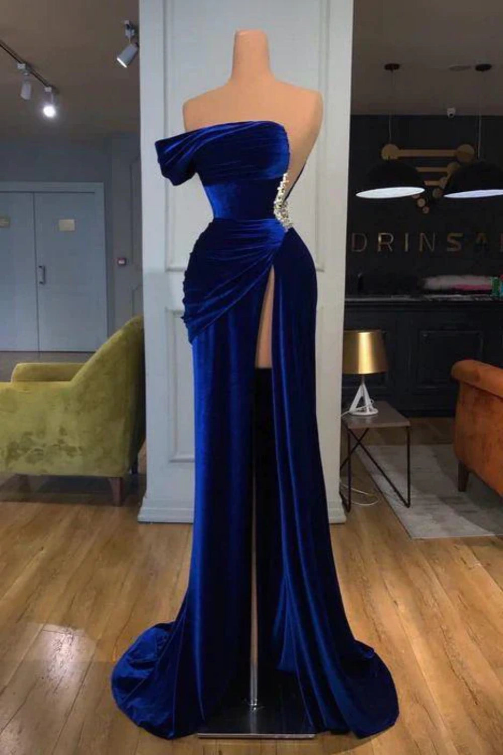 Robe de soirée longue bleue asymétrique avec fente nv1