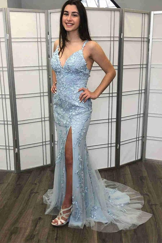 Hellblaues Ballkleid mit Seitenschlitz und Applikationen nv1150