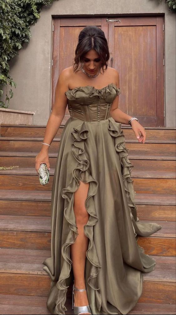 Ärmelloses, grünes Ballkleid mit mehreren Lagen und Rüschen, nv1234
