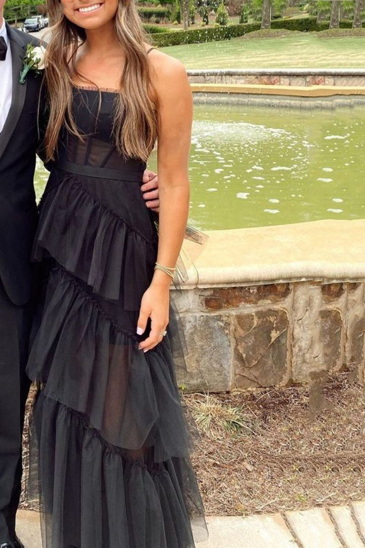 Elegantes langes Ballkleid aus schwarzem Tüll mit offenem Rücken und mehreren Lagen, formelles Abendkleid aus schwarzem Tüll für den Abschluss nv1288