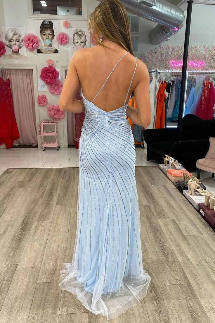 Elegantes himmelblaues rückenfreies Ballkleid mit Spaghettiträgern und Schlitz nv1092