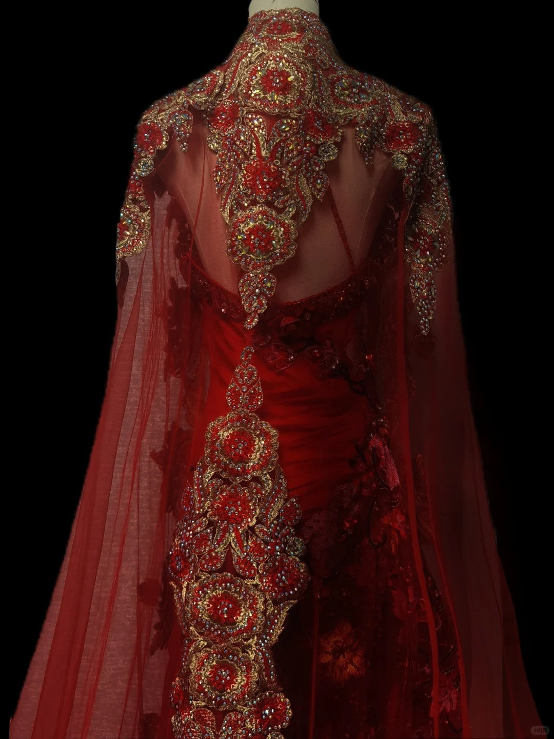 Red luxury gorgeous elegant exquisite gemstone floral beading long satin tulle floor length trailing ball gown evening dress party dress prom dress with cape nv3918