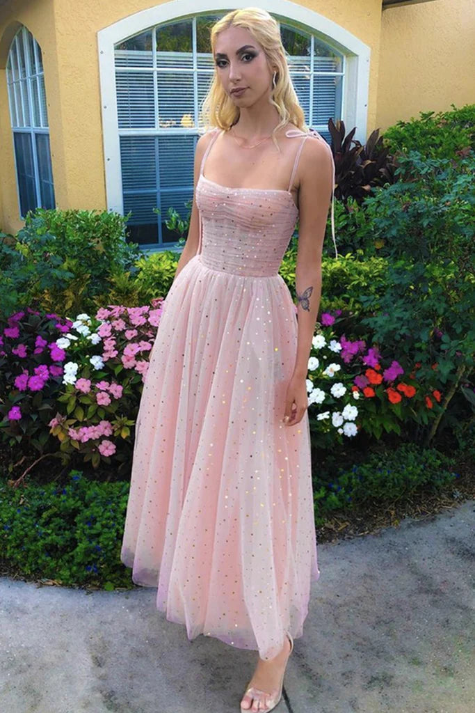 Rosa knielange Ballkleider mit Spaghettiträgern und Pailletten, rosa Homecoming-Kleider mit glänzenden Pailletten, rosa Abendkleider nv1513
