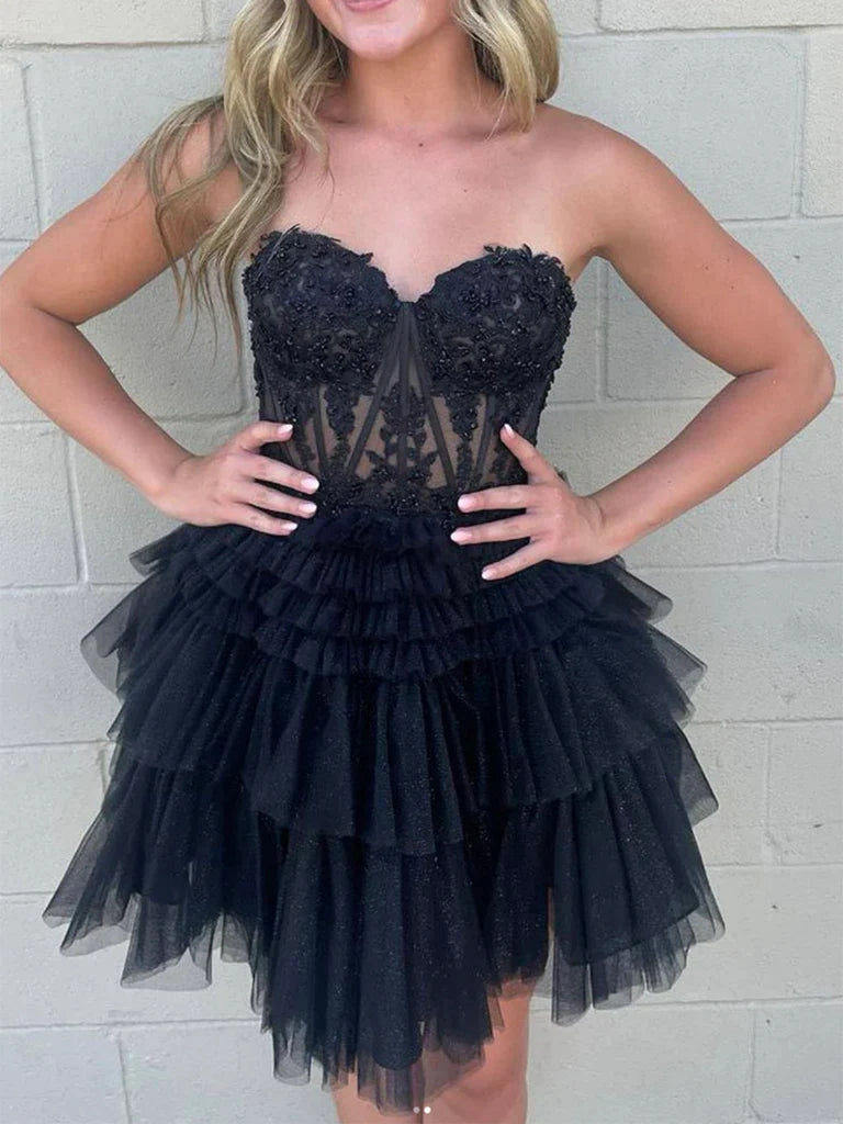 Schwarze Ballkleider aus Spitze mit herzförmigem Ausschnitt und Perlen, schwarze Homecoming-Kleider aus Spitze, kurze schwarze Abendkleider nv1478
