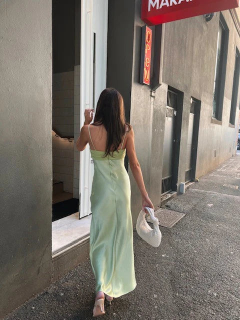Robe de soirée simple à bretelles spaghetti vert sauge nv1793
