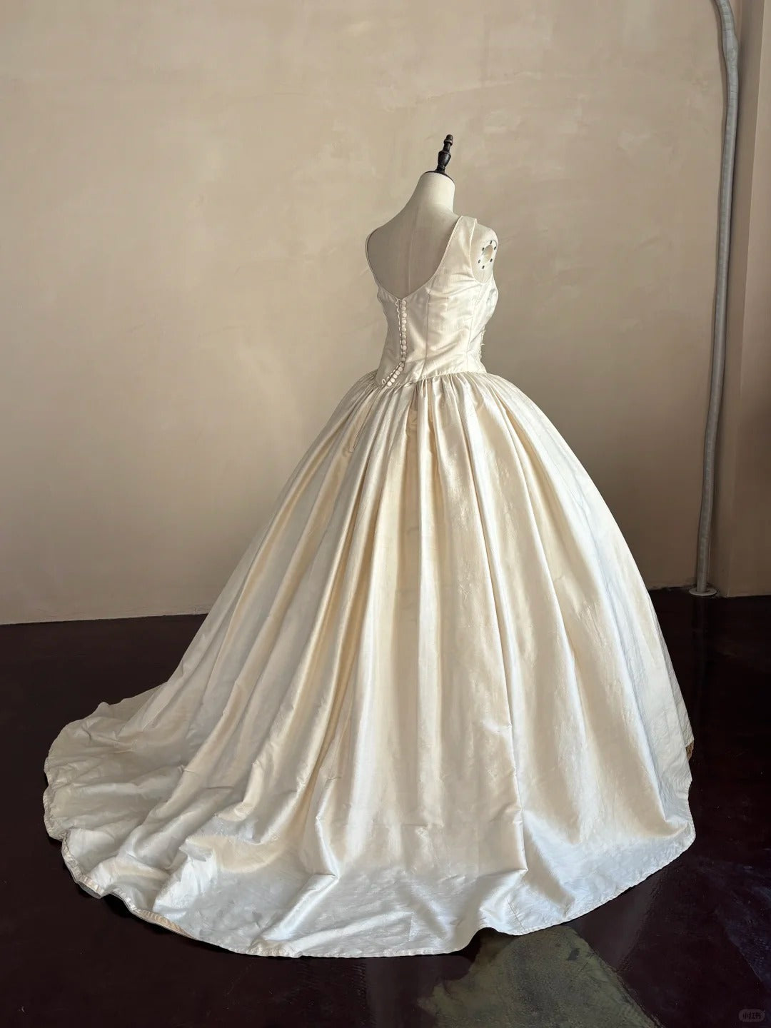 Elfenbeinweißes, florales, perlenbesetztes langes Satin-Ballkleid, Abendkleid, Brautkleid, nv4439