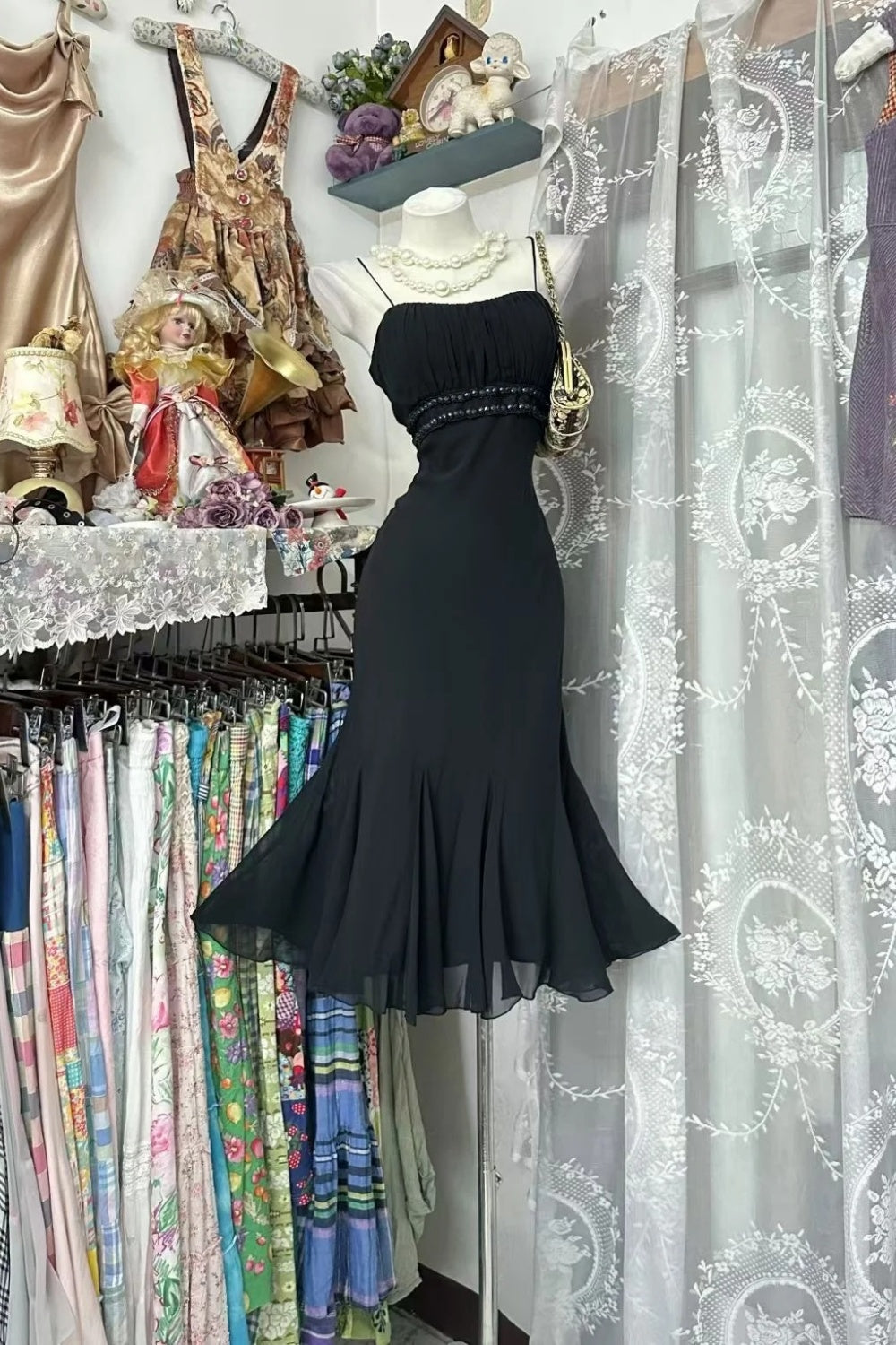 Vintage Neckholder-Kleid mit mehreren Lagen Rüschen, kleines Schwarzes, figurbetontes Abendkleid, Minikleid NV6833