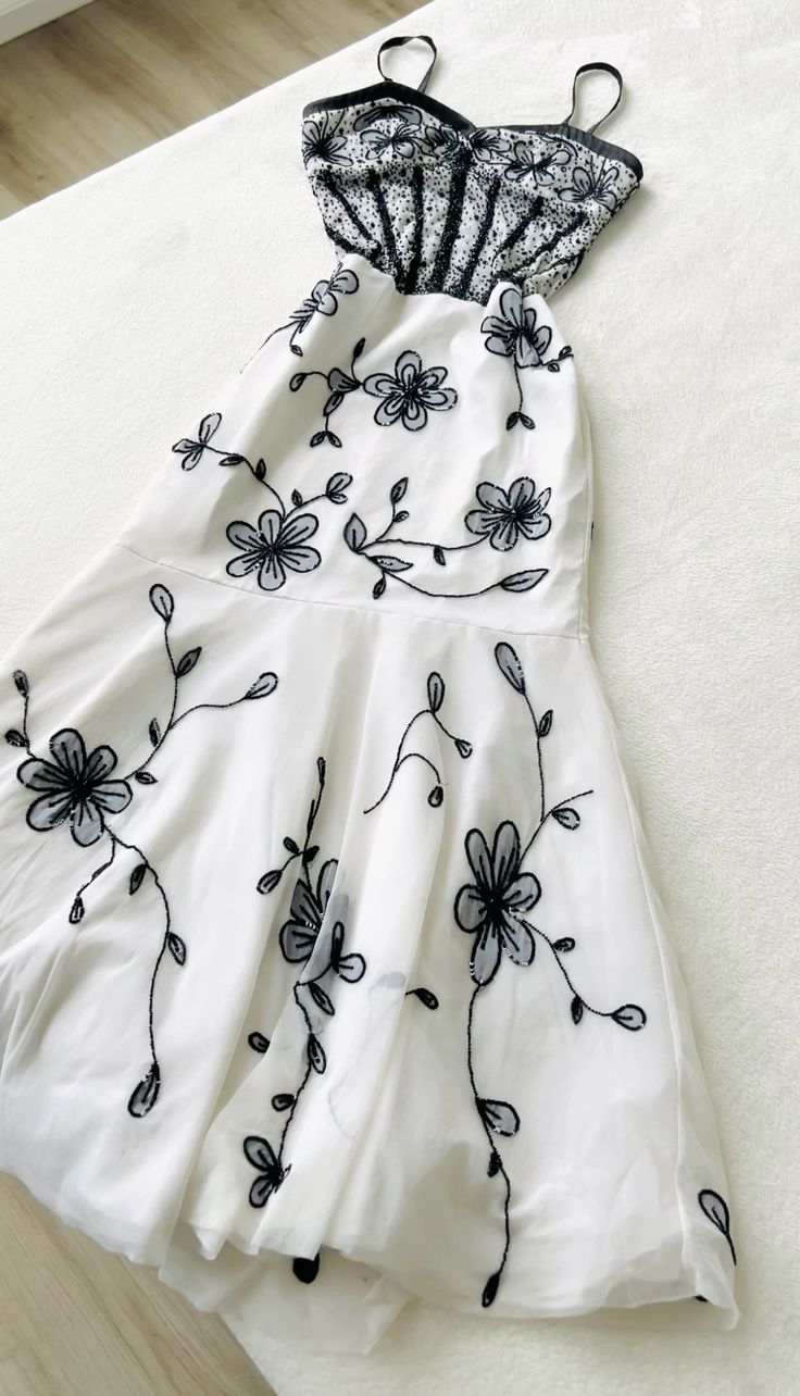 Weiß Vintage-Mode exquisite Blumen Spaghetti-Trägern lange Chiffon Ballkleid Abendkleid Partykleid NV3589
