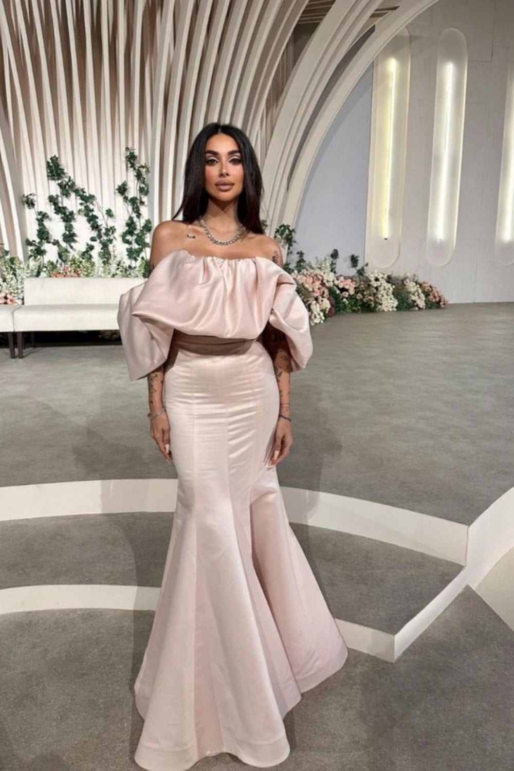 Nude Pink Einzigartiges Mode-Abendkleid mit langem Satin-Kragen und schmaler Passform, Meerjungfrau-Fischschwanz-Ausschnitt, Ballkleid, nv3201