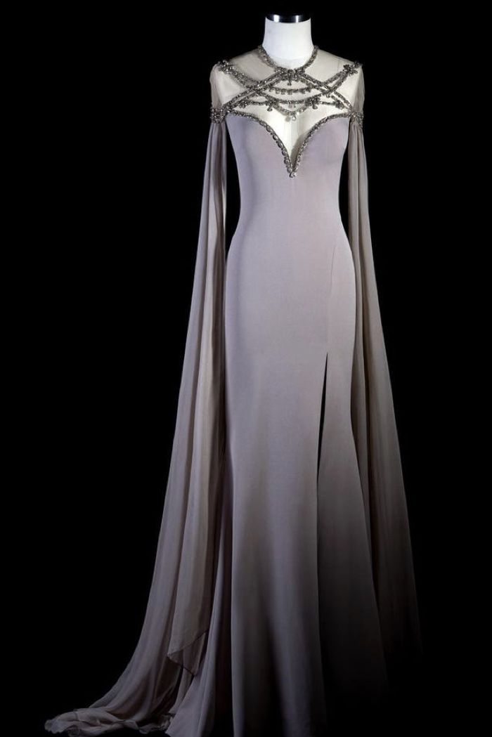 Robe longue fendue au sol, col châle orné de perles, en satin gris transparent NV6234