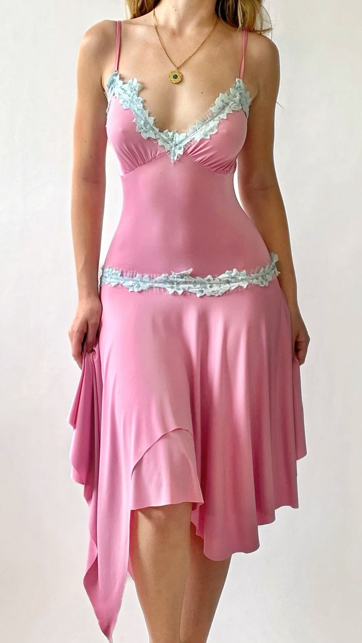 NiceVestidos – Rosa, gerüschtes, kurzes Chiffon-Heimkehrkleid NV5682