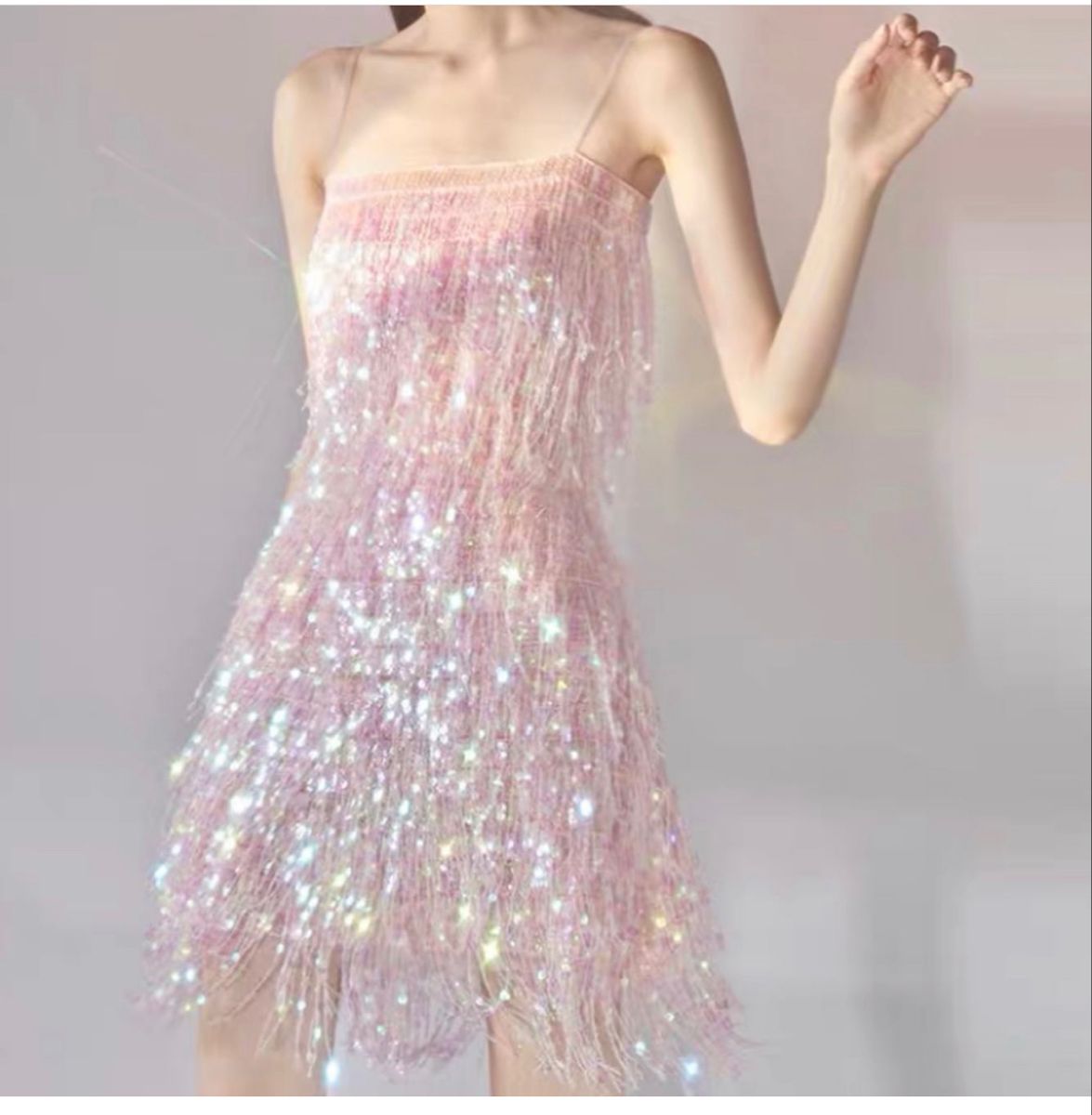Wunderschönes, exquisites, kurzes Kleid mit Perlen in Rosa, NV5439