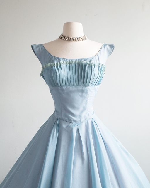 Blaues Tüll-Tube-Top, modisches langes, plissiertes Homecoming-Kleid, Partykleid, NV3044