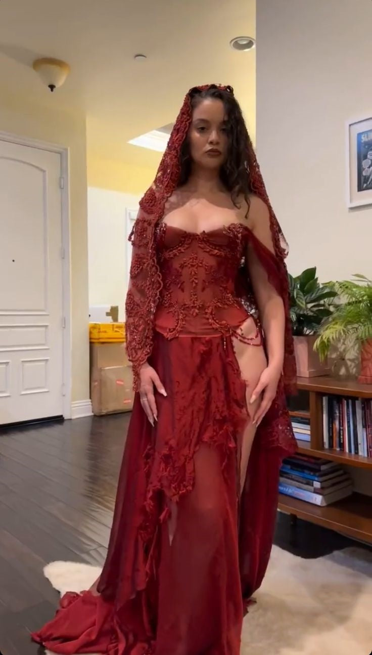 Burgunderrotes, geheimnisvolles, wunderschönes, exquisites Spitzenkleid mit Perlenbesatz, langem, hochgeschlitztem, sexy Tüllballkleid, Abendkleid, Partykleid mit exquisitem Schleier im gleichen Stil, NV3456
