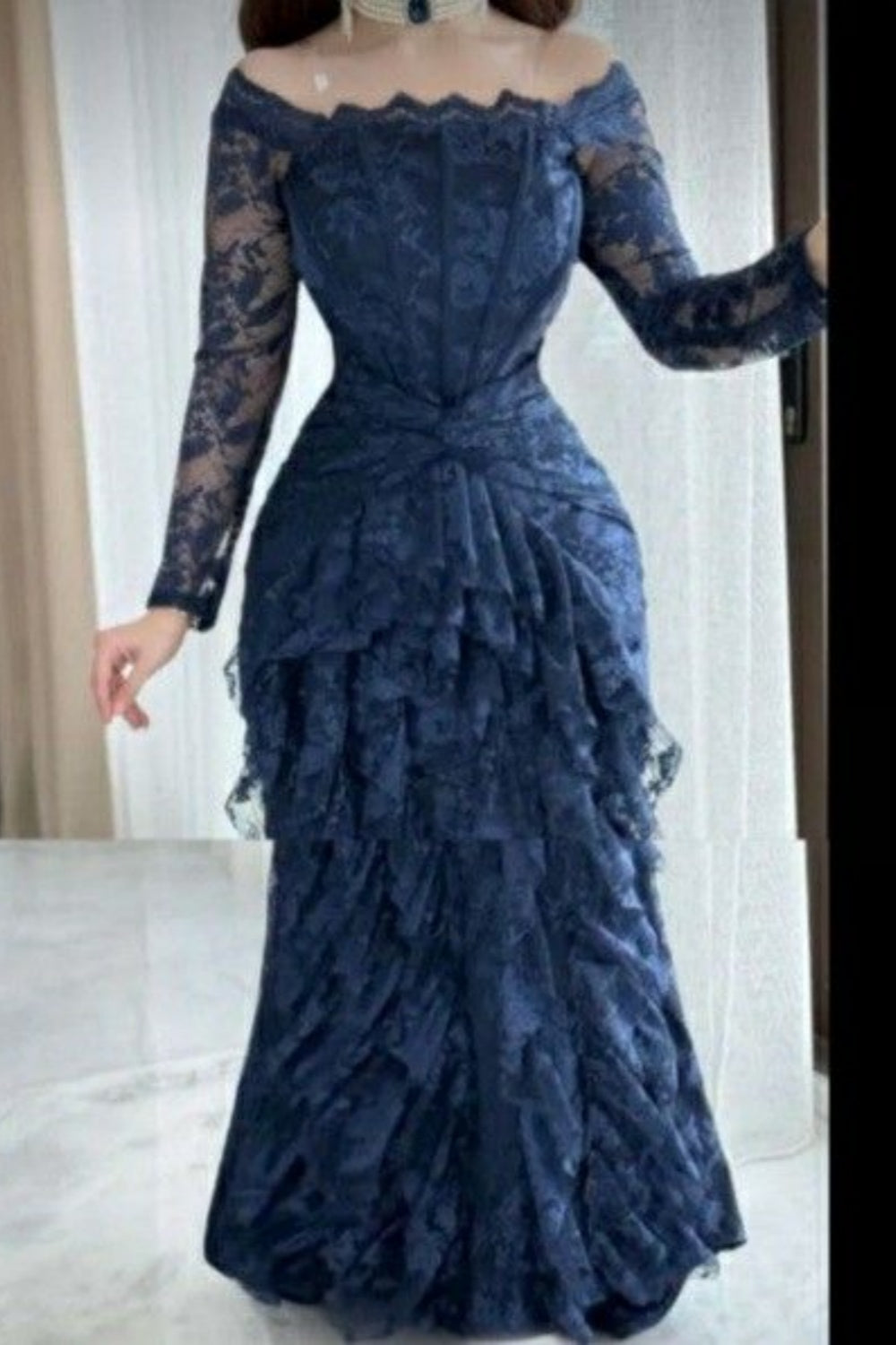 Neues langärmeliges Meerjungfrauenkleid aus Spitze – sexy und elegant NV6329