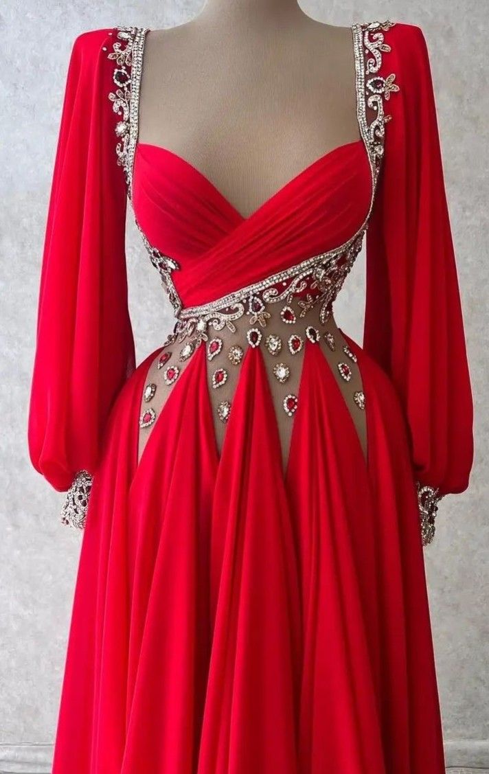 Robe de soirée NiceVestidos - Rouge, délicatement perlée, manches longues, en satin NV6139