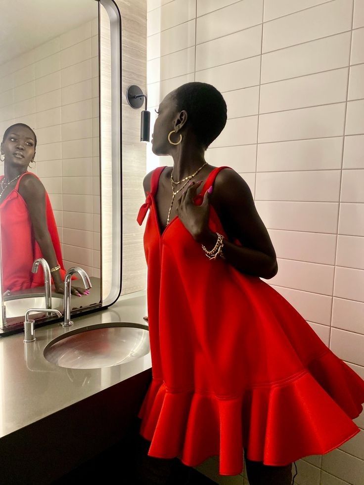Robe de soirée courte ample à bretelles spaghetti rouge élégante nv2866