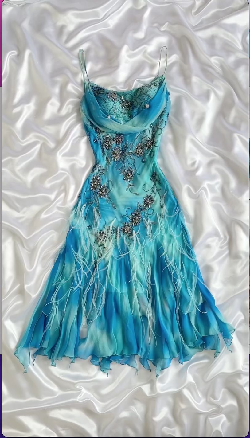 NiceVestidos - Hellblaues, kurzes, einzigartiges Heimkehrkleid mit zarten Blumen und Perlen, NV5471