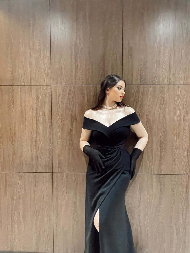 Schlichtes, elegantes schwarzes V-Ausschnitt-Kurzarm-Lang-Sexy-Ballkleid mit Schlitz, Abendkleid, Partykleid mit Handschuhen nv3103