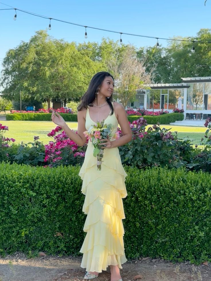 Gelbes, leichtes, elegantes, langes Chiffon-Rüschen-Ballkleid mit Schultergurten und mehreren Lagen, Abendkleid, Partykleid, Abschlusskleid, NV3489