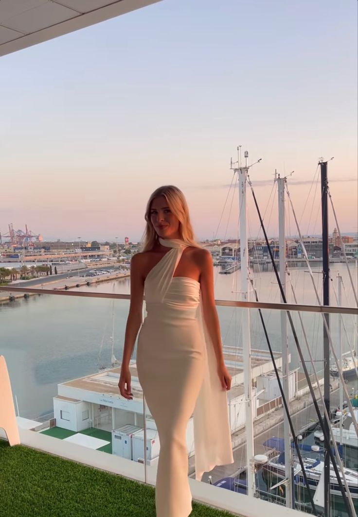 Robe de soirée longue en satin blanc simple et élégante nv2411