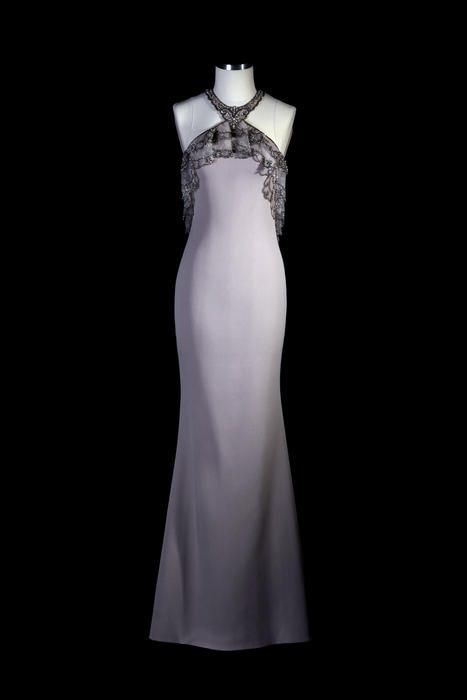 Hellviolettes, bodenlanges, elegantes Feenkleid aus Satin mit Neckholder und schwarzer Spitze (NV6237)