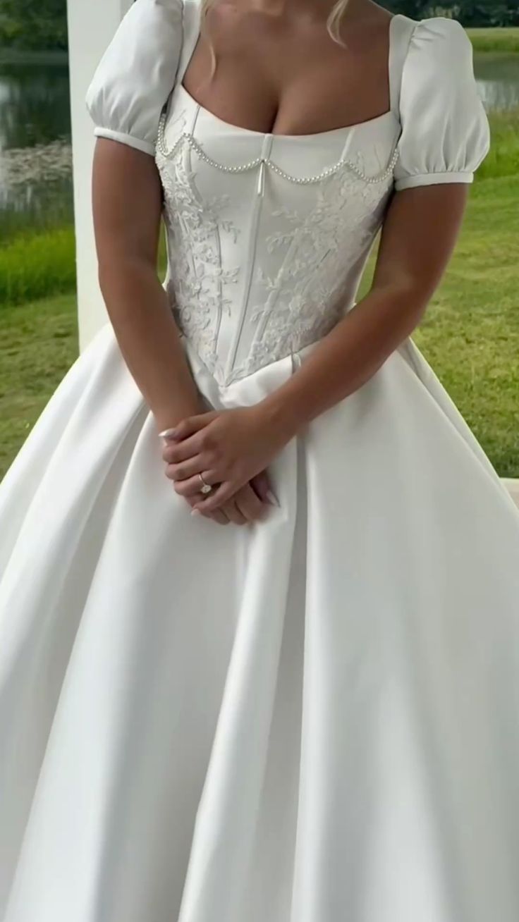 NiceVestidos - Robe de mariée longue en satin à manches courtes et col carré, corset NV5883