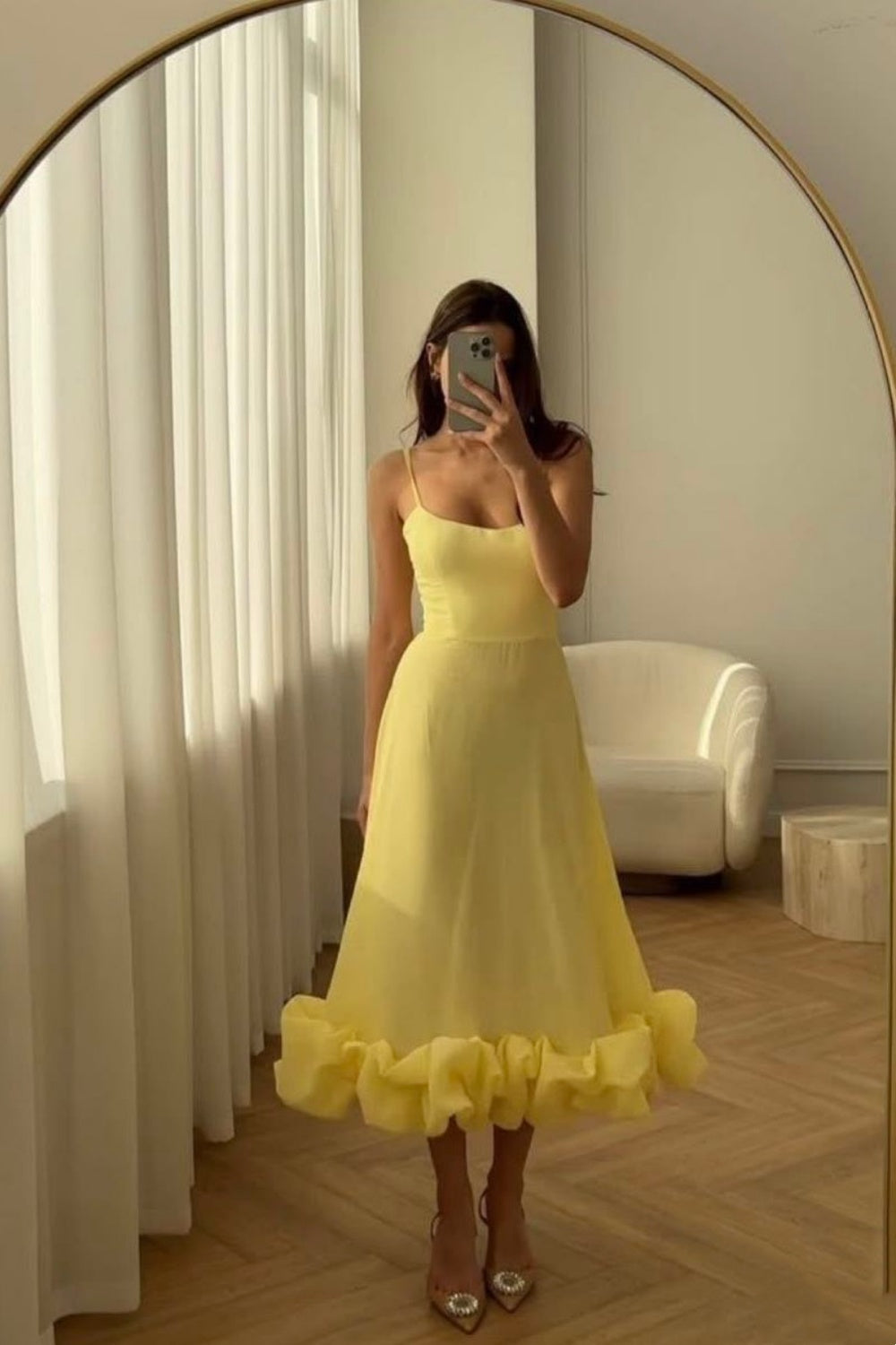 NiceVestidos - Robe de soirée midi élégante à fines bretelles et ourlet volanté, jaune clair, style français, NV5902