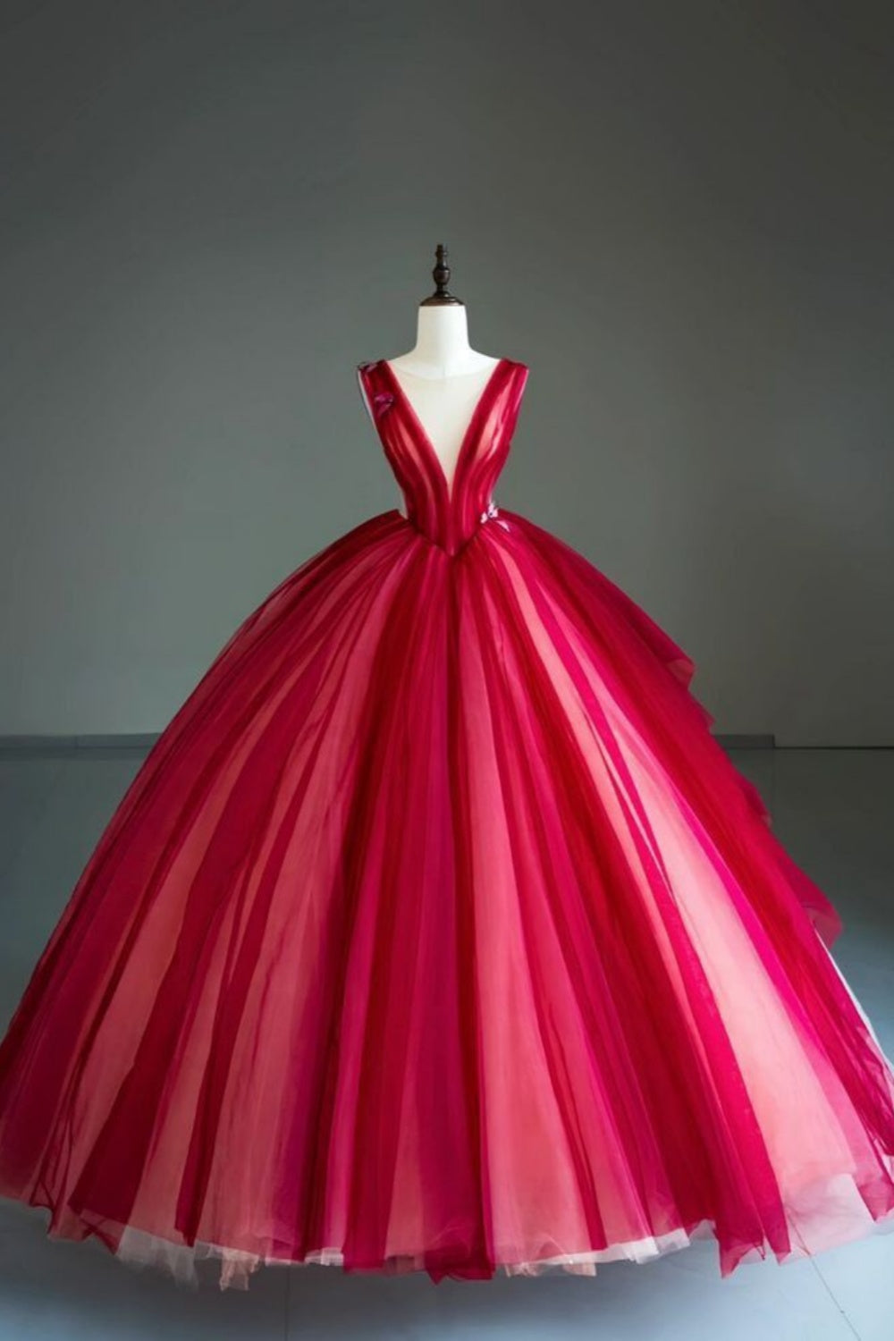 Rotes, tiefes V-Ausschnitt, modisches, einzigartiges, langes Tüll-Ballkleid, Abendkleid NV3154