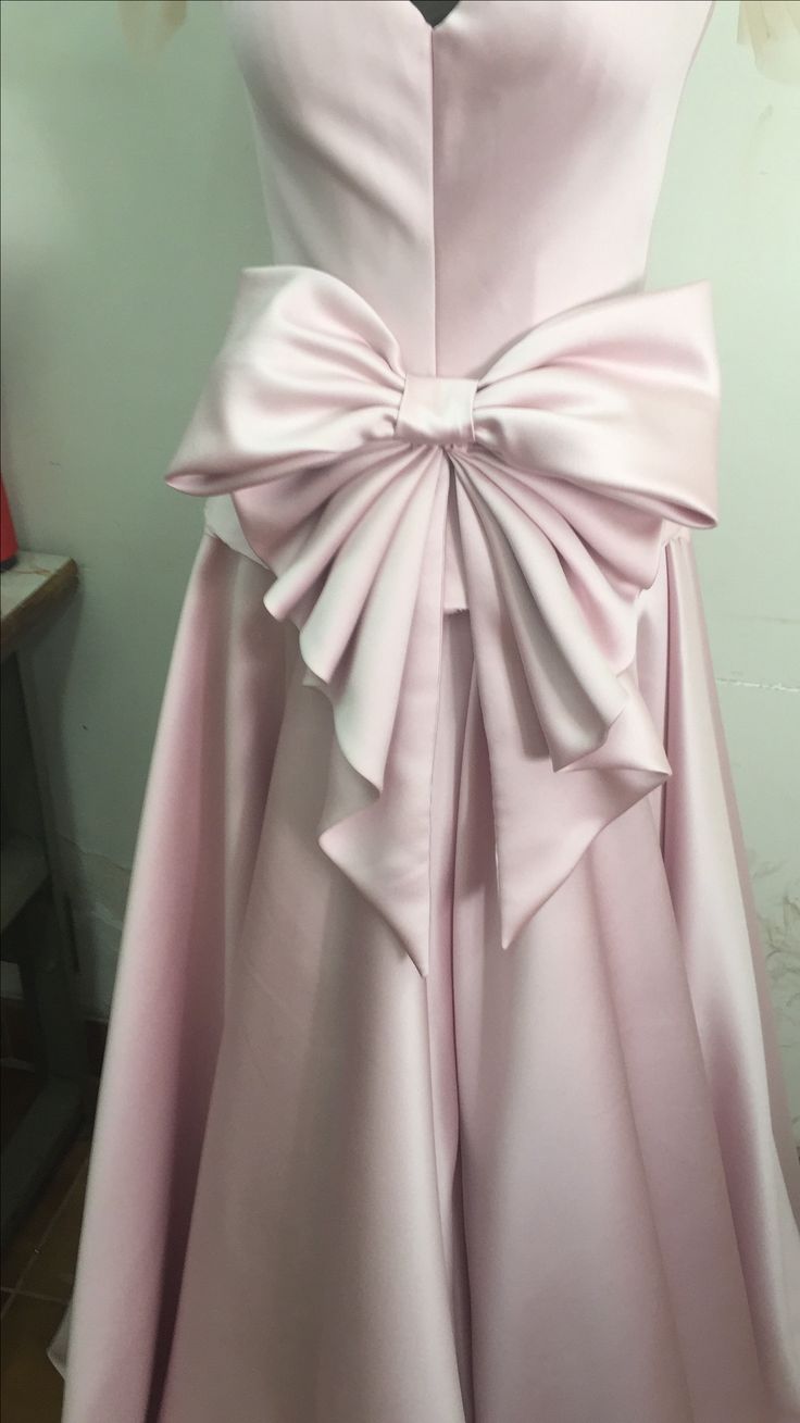 Robe de soirée longue en satin rose à col en V et motif floral exquis, élégante et tendance, nv3555