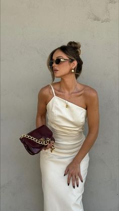 Robe de soirée longue blanche simple à une épaule dénudée nv2401