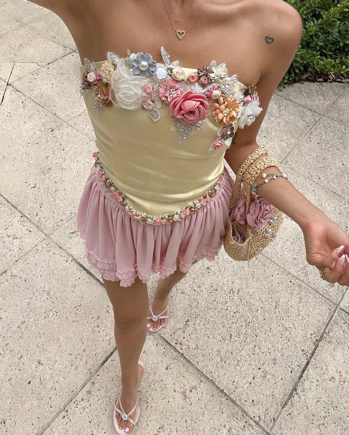 Robe de soirée courte en satin à fleurs roses nv4874