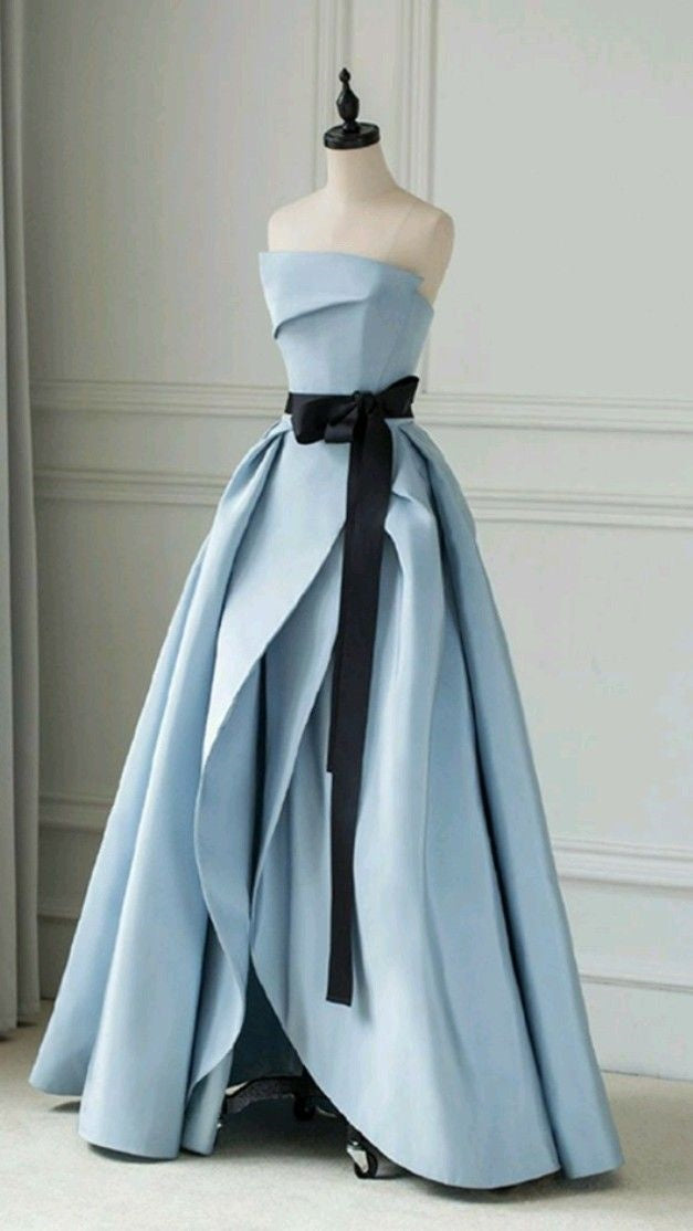 Blaues trägerloses, elegantes, langes Ballkleid aus Satin, nv3187