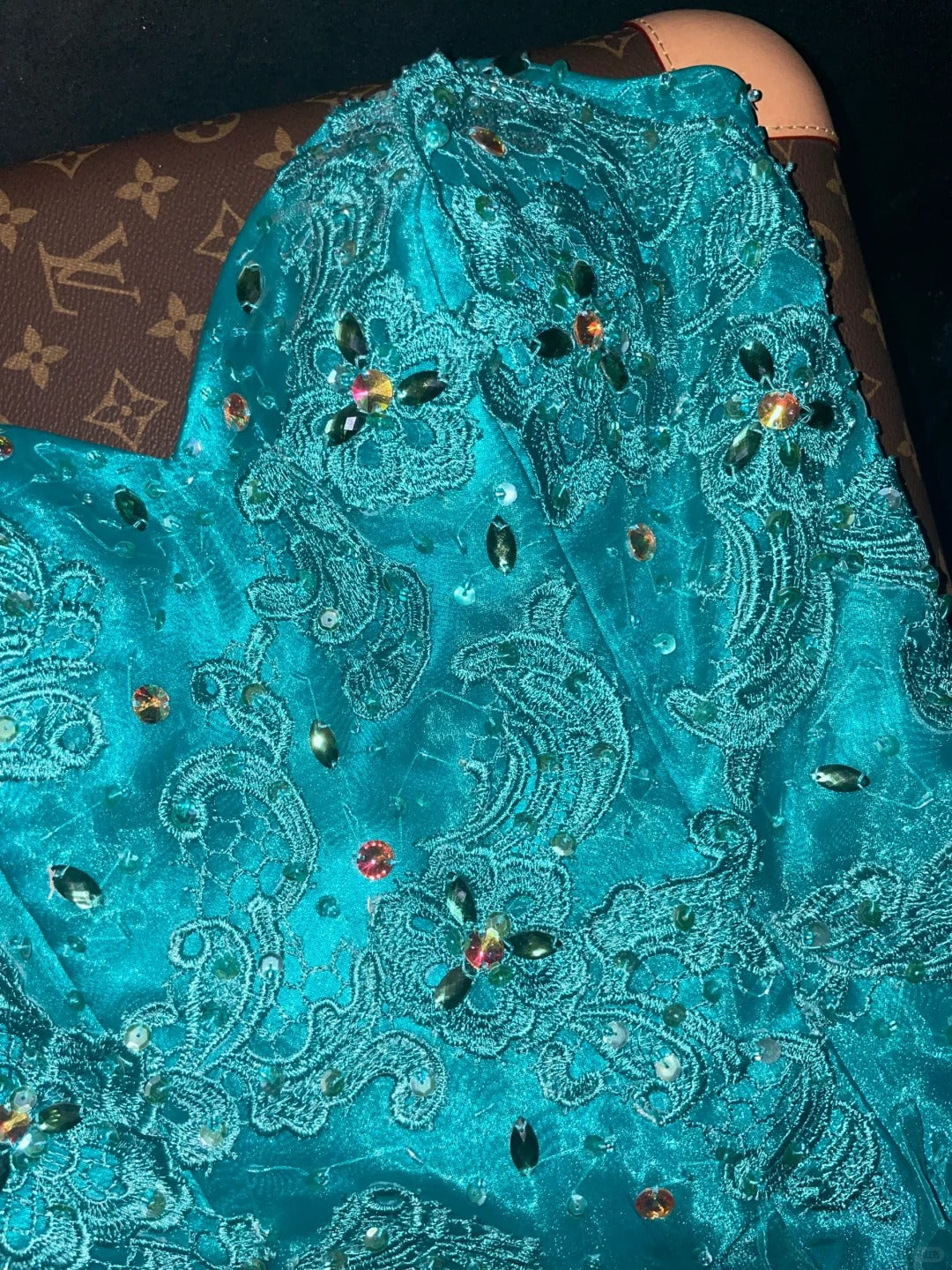 Robe de soirée longue en tulle bleu scintillant et perles nv5251