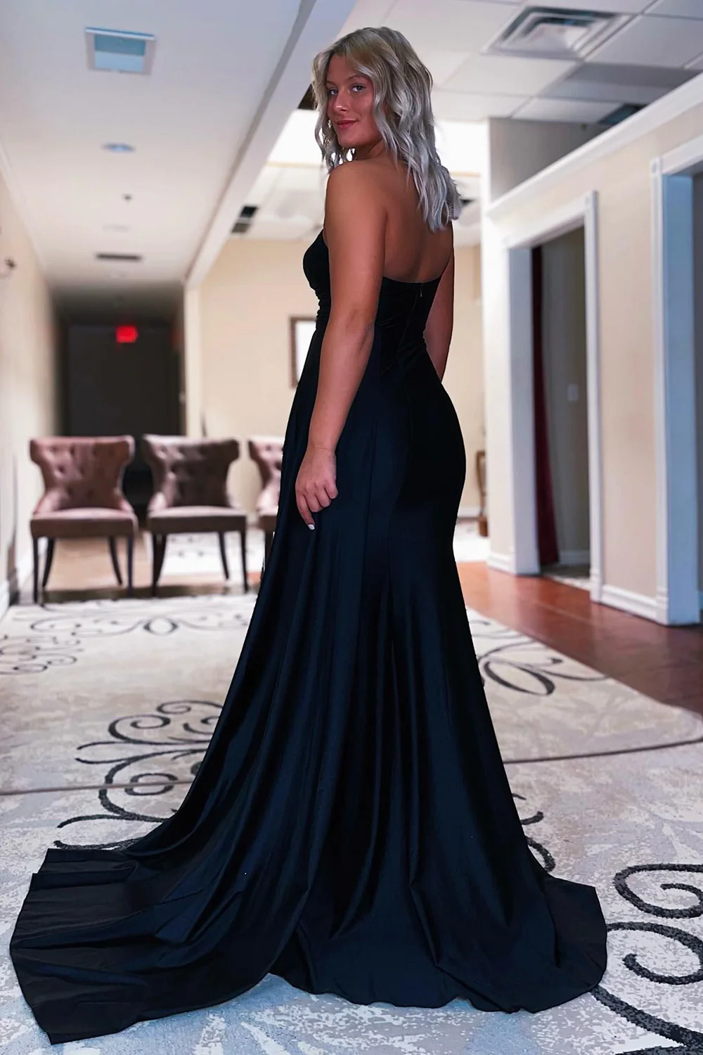Schwarzes Meerjungfrau-Ballkleid mit einer Schulter nv691