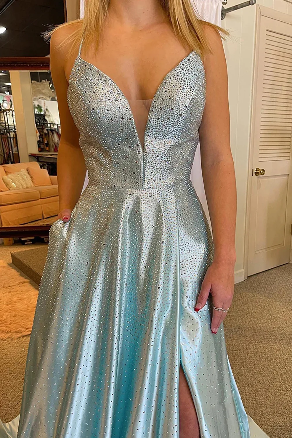 Hellrosa rückenfreies langes Ballkleid aus Tüll mit V-Ausschnitt nv699