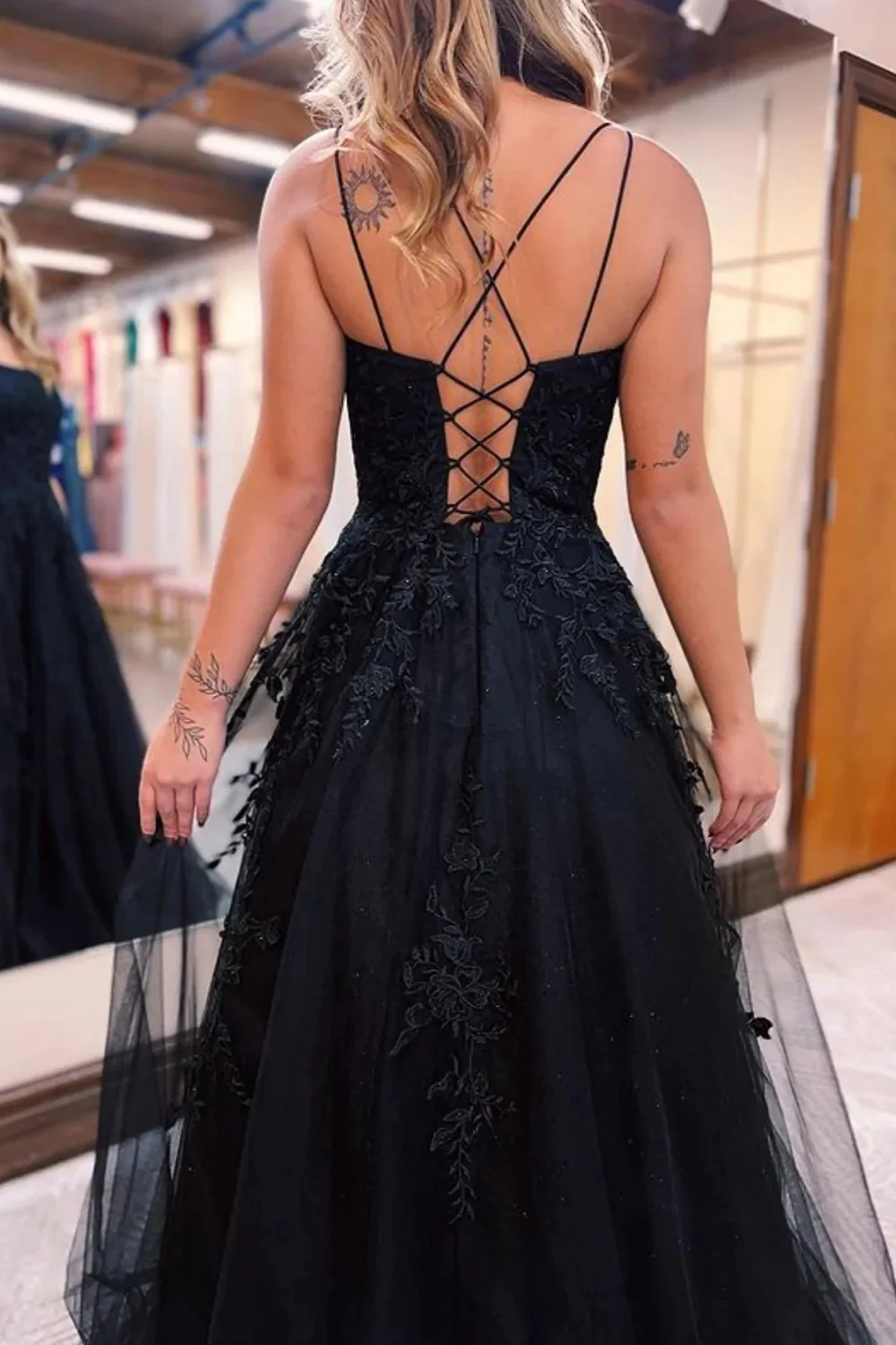 Schwarzes langes A-Linien-Ballkleid aus Tüll mit Spitze, nv658