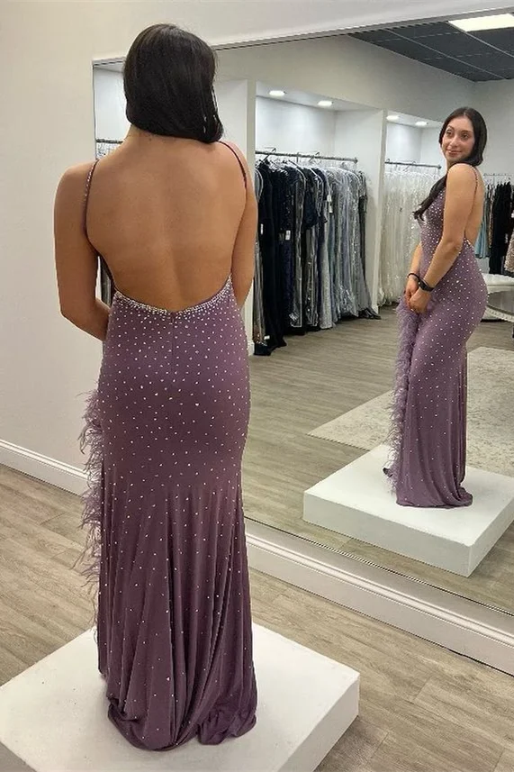 Robe de soirée longue violette magnifique et exquise, col en V, bretelles spaghetti, sans manches, fente, plumes nv804