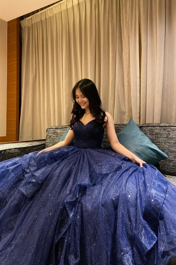 Blaues langes Ballkleid aus Tüll mit V-Ausschnitt, Abendkleid in A-Linie nv431