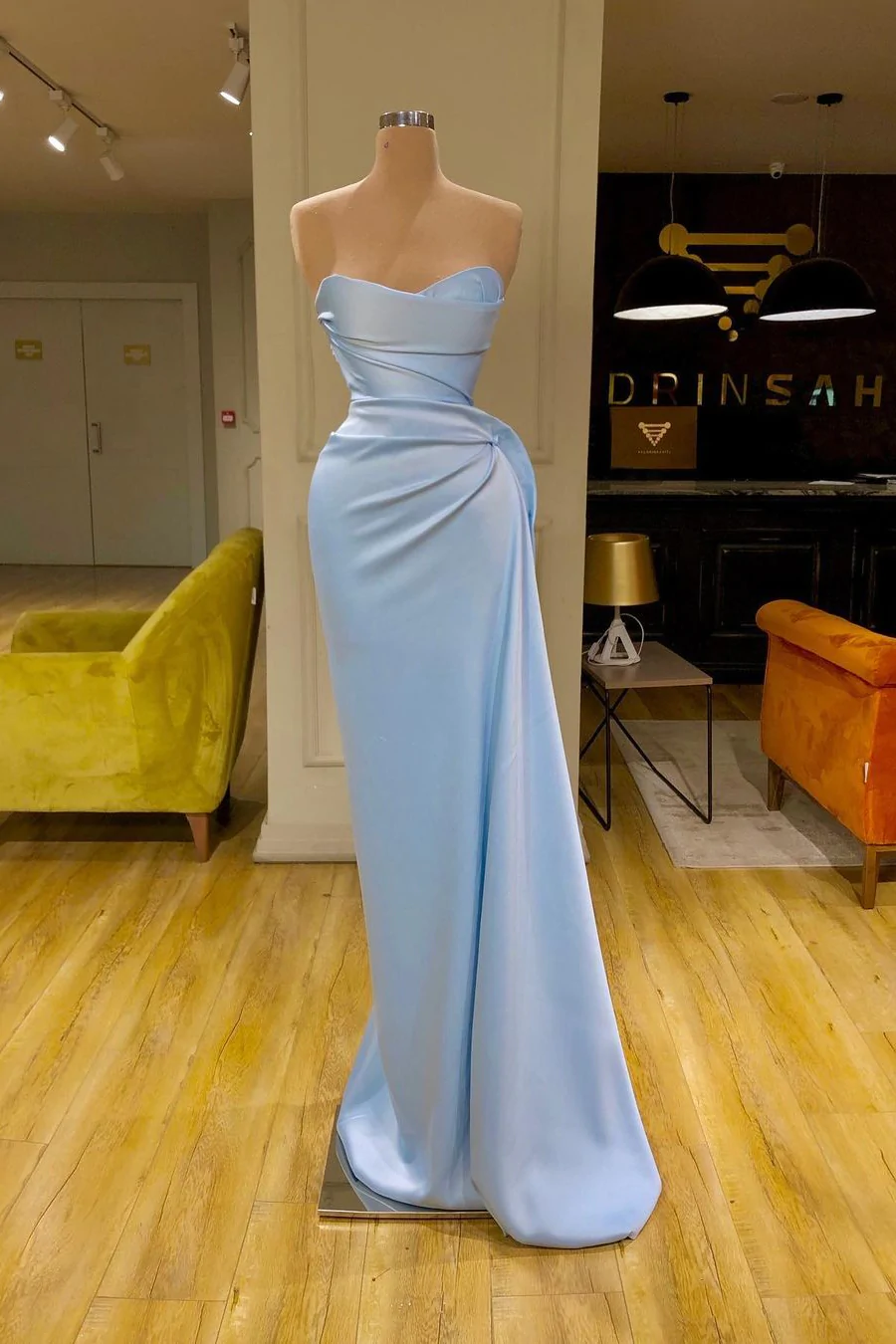 Unique Hellblaues langes Ballkleid mit herzförmigem Ausschnitt und weichen Falten nv151