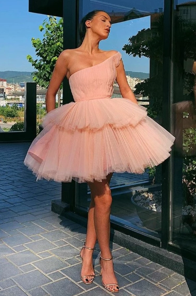 Süßes A-Linie One-Shoulder-Tüll-Rosa-Kurzballkleid mit Rüschen nv284