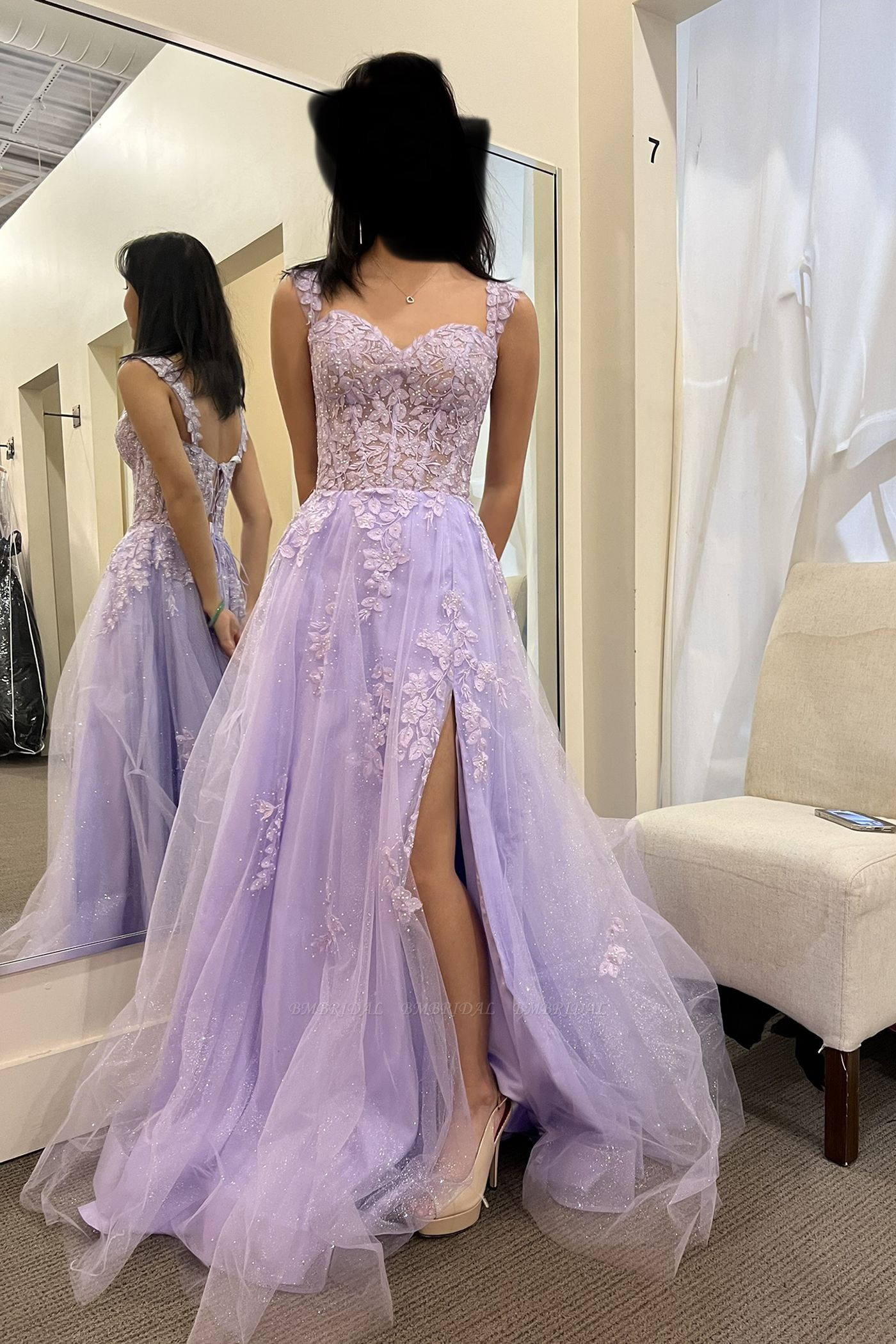 Elegantes bodenlanges Ballkleid aus Spitze mit Applikationen, A-Linie, Tüll und Seitenschlitz nv272