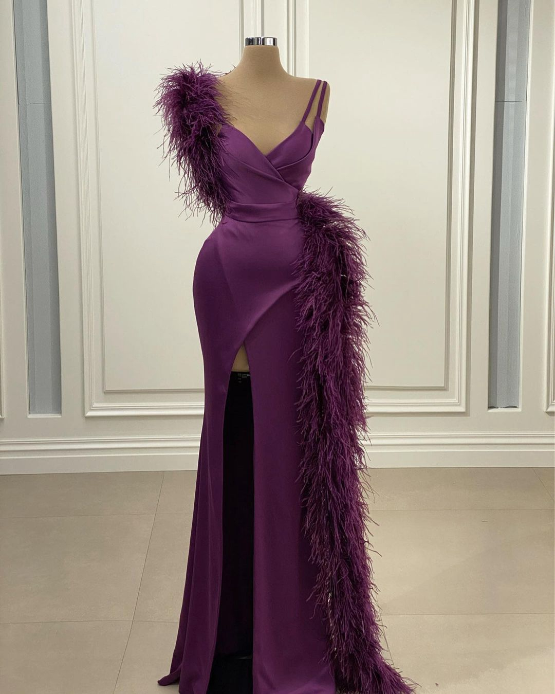 robes de bal fourreau, robes de bal à plumes, robes de bal à col en cœur nv414