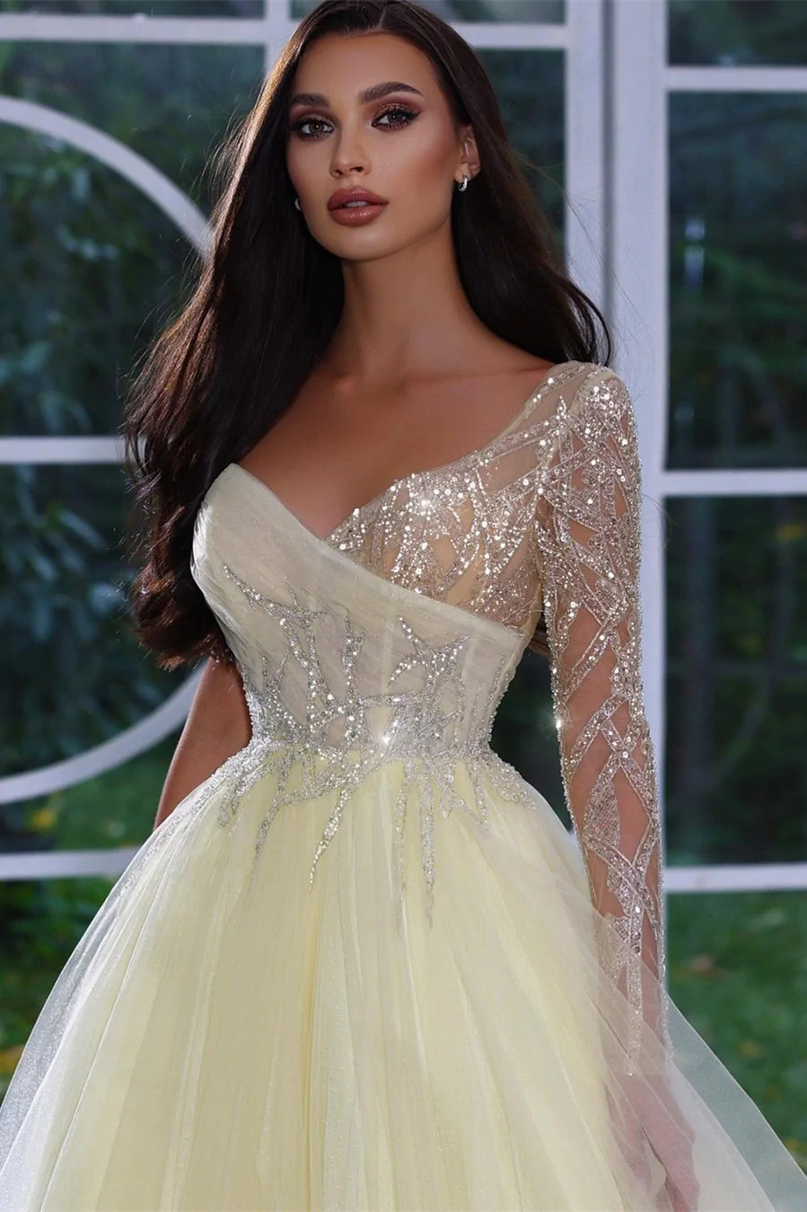 Charmantes A-Linien-Ballkleid mit langen Ärmeln und Perlen und Pailletten nv169